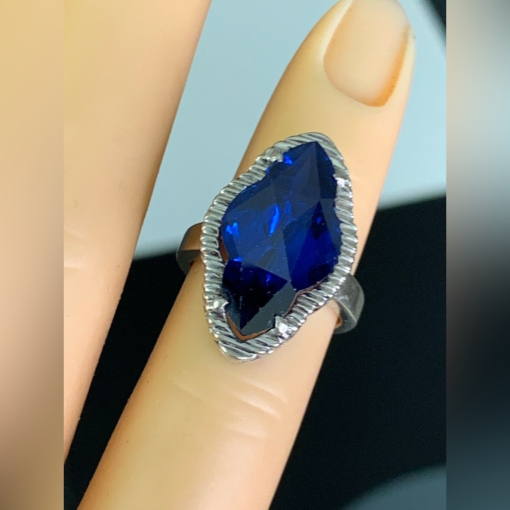 VTG 10K White Gold BLU-BELL 20x10mm Lab Created Blue Sapphire Statement Ring -7g
